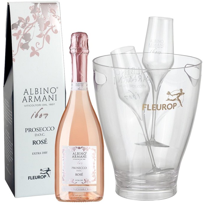 Pro Ros�+||| CHF 62.9 |||Prosecco Ros� Albino Armani DOC (75 cl), inkl. Eisk�hler und zwei Fl�te-Gl�ser.

Der trendige Eisk�hler kommt mit einer Flasche des eleganten Prosecco Ros� Albino Armani DOC Extra Dry (75 cl) und zwei Fl�te-Gl�sern daher. Er wird in der Region Friaul im Nordosten Italiens angebaut, wo das typische Produktionsgebiet des Prosecco Ros� DOC liegt. Kultiviert wird dieser vornehme Tropfen von der Familie Armani, die durch eine �ber 400-j�hrige Weinanbau-Erfahrung �berzeugt. Er verbindet auf angenehme Weise den lebendigen und fruchtigen Schwung der Rebsorte Glera mit dem wertvollen Beitrag des Pinot Noir. Das Ergebnis ist ein eleganter und raffinierter Schaumwein, der sich mit vielerlei Speisen kombinieren l�sst. 
11% vol. Alkohol ||| 1740